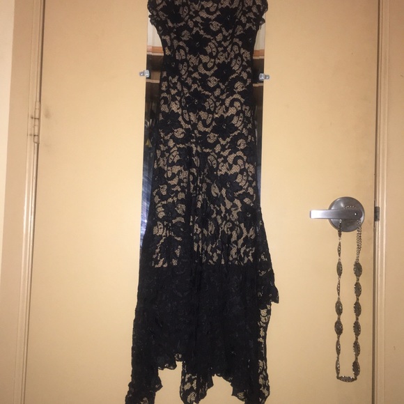 White House | Black Market Lace Dress - Picture 6 of 6